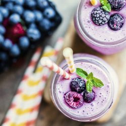 5 Blueberry Smoothies To Beat The Heat & Detox